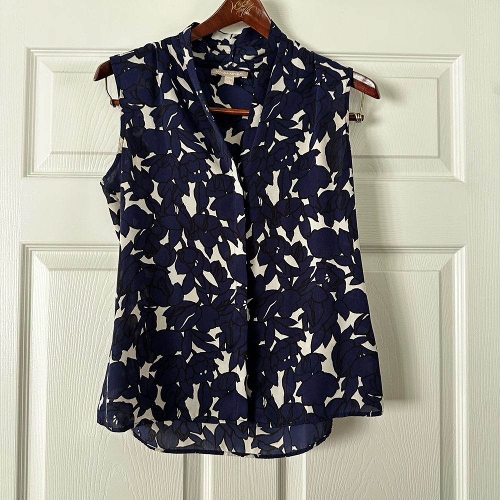 Banana Republic Blue‎ Sleeveless Blouse with Mandarin Collar